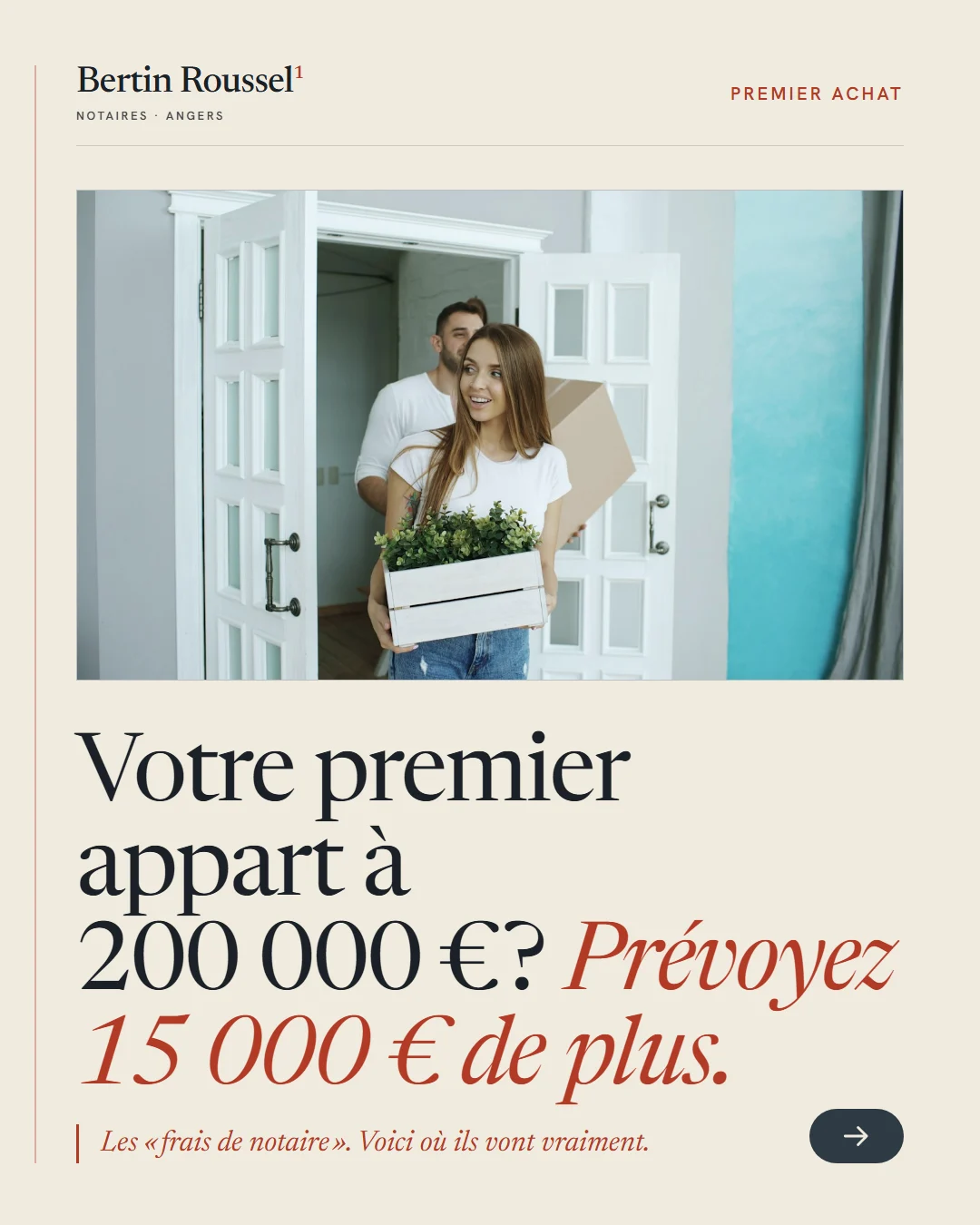 Couverture : un jeune couple entre avec des cartons dans son nouveau logement. Votre premier appart à 200 000 € ? Prévoyez 15 000 € de plus.